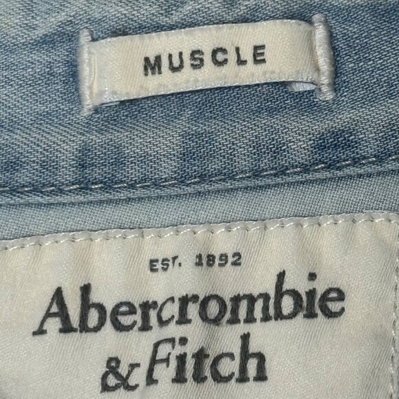 Abercrombie & Fitch Men’s M Muscle Fit Denim Shirt Button Front Light Wash Y2K - Picture 8 of 8
